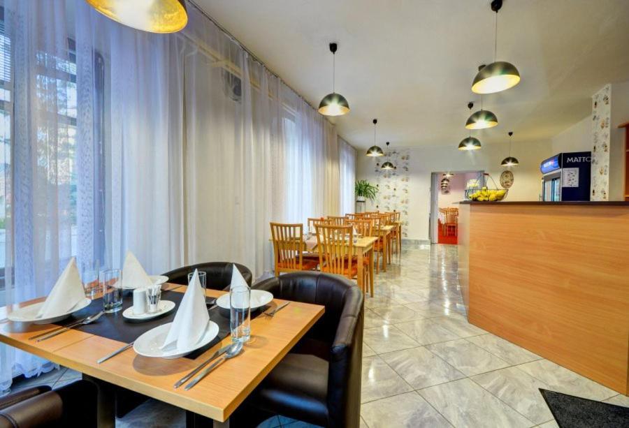 Hotel Hvezda Bruntal Ngoại thất bức ảnh